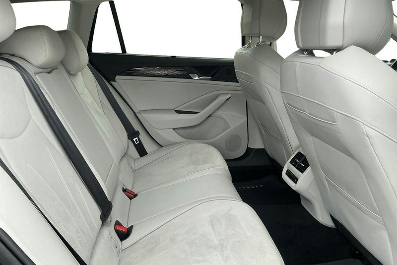 Volkswagen Passat bild 8