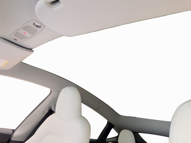 Tesla Model Y bild 14