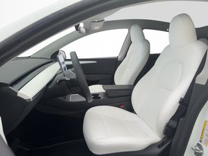 Tesla Model Y bild 13