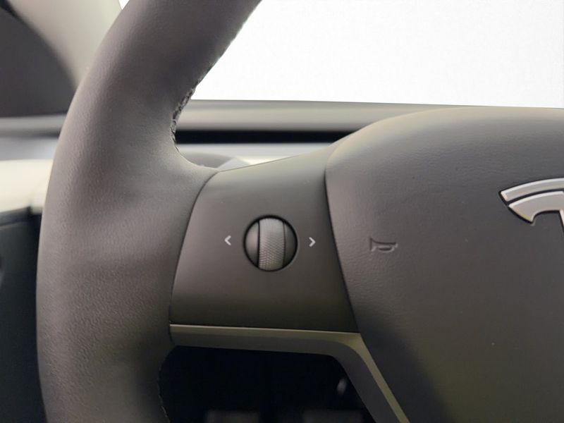 Tesla Model Y bild 17