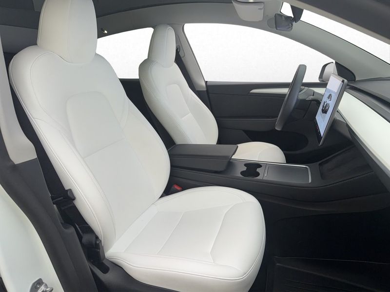 Tesla Model Y bild 27