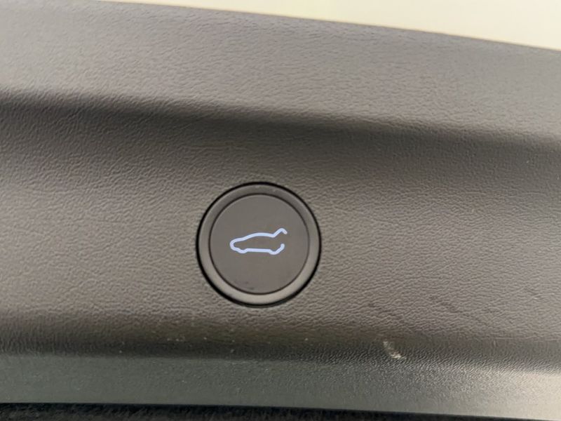 Tesla Model Y bild 31
