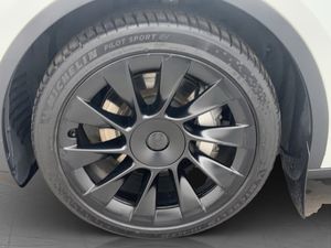 Tesla Model Y bild 33