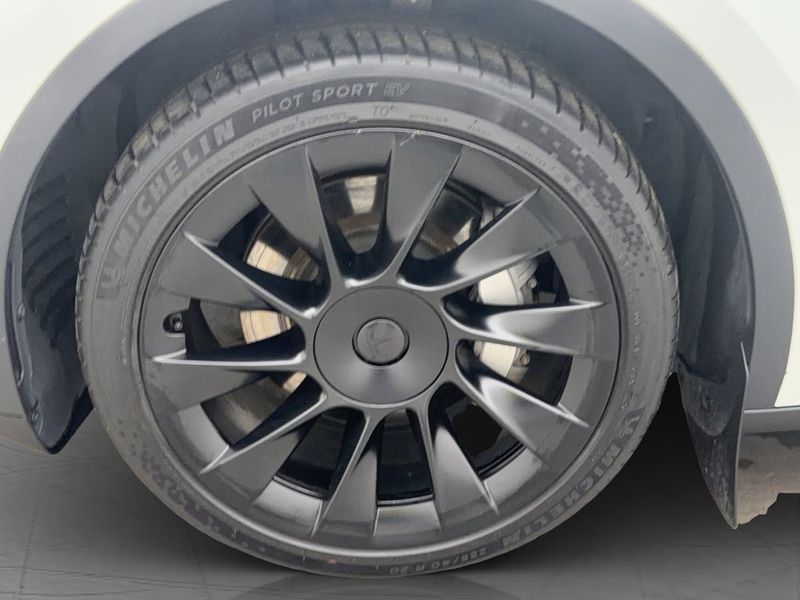Tesla Model Y bild 33