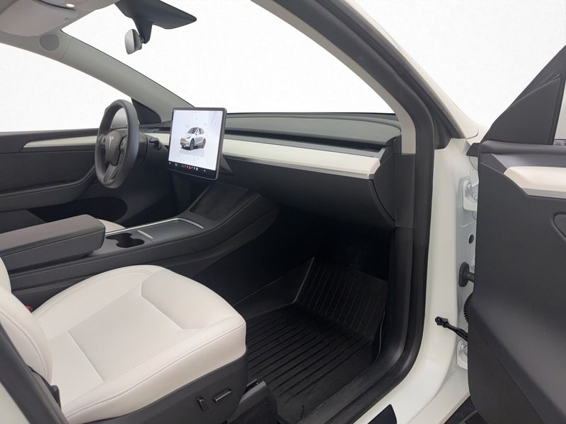 Tesla Model Y bild 26