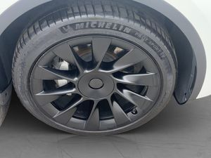 Tesla Model Y bild 35