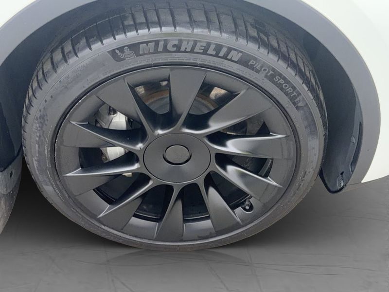 Tesla Model Y bild 35