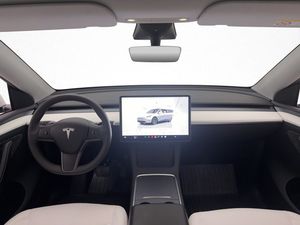 Tesla Model Y bild 15