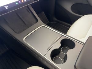 Tesla Model Y bild 25