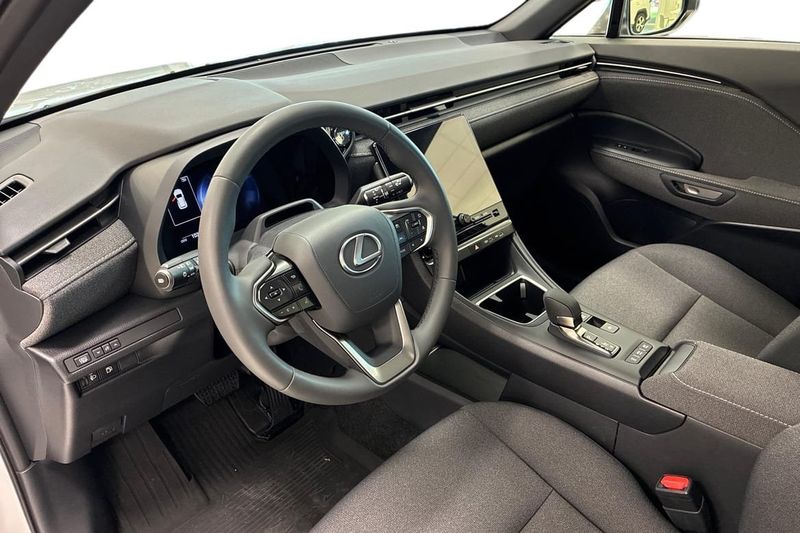Lexus LBX bild 12
