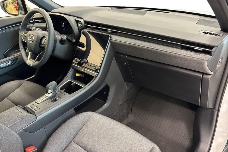 Lexus LBX bild 6