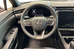Lexus LBX bild 9