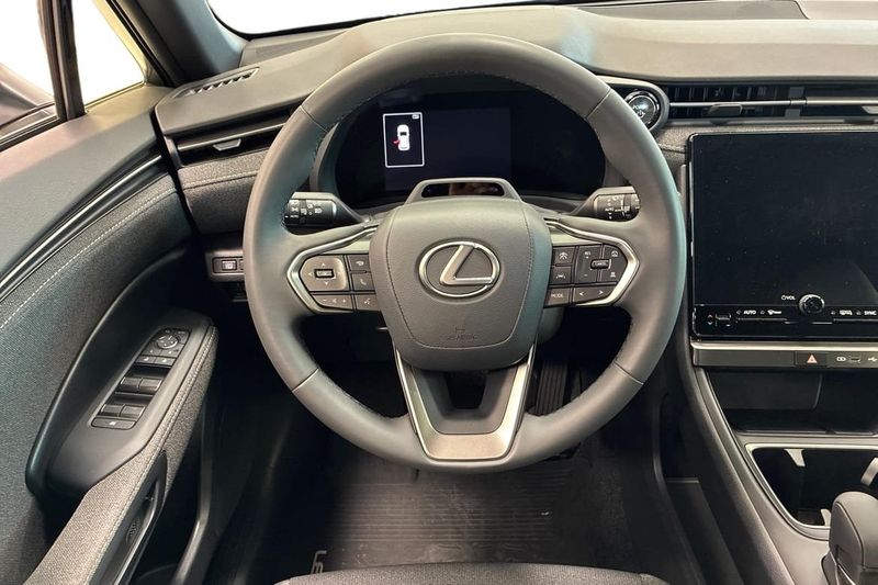 Lexus LBX bild 9