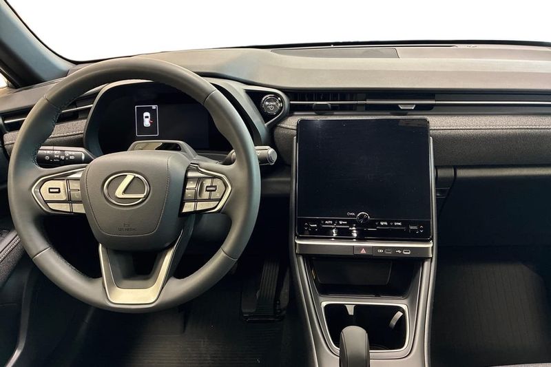 Lexus LBX bild 8