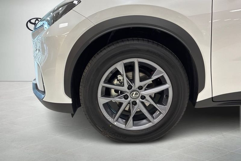 Lexus LBX bild 15
