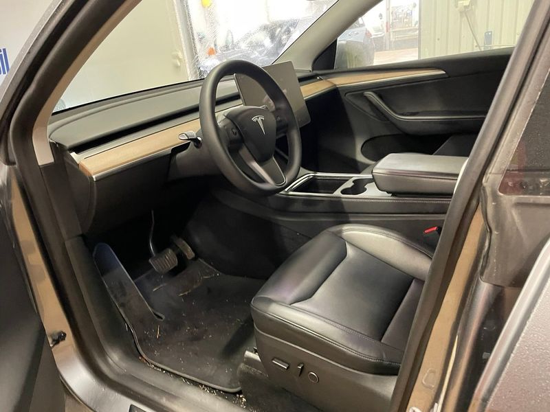 Tesla Model Y bild 5