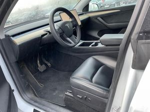 Tesla Model Y bild 5