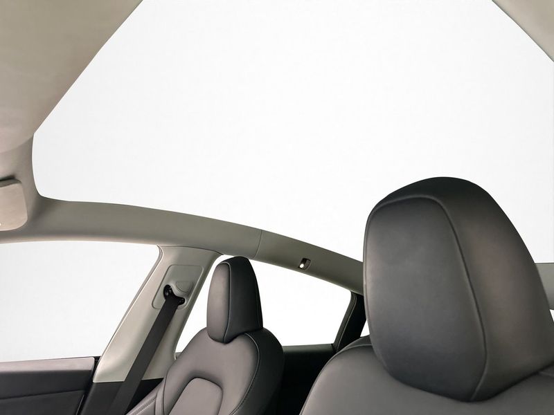 Tesla Model Y bild 35