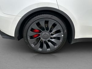Tesla Model Y bild 33