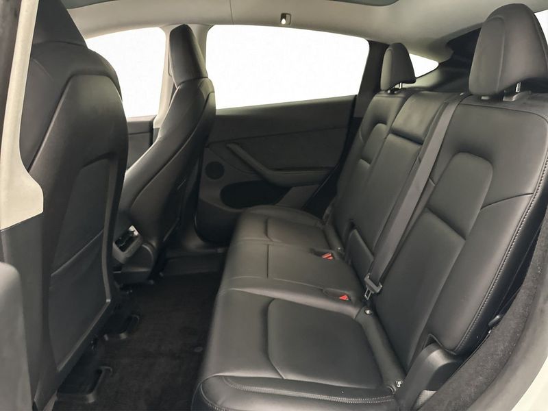 Tesla Model Y bild 16