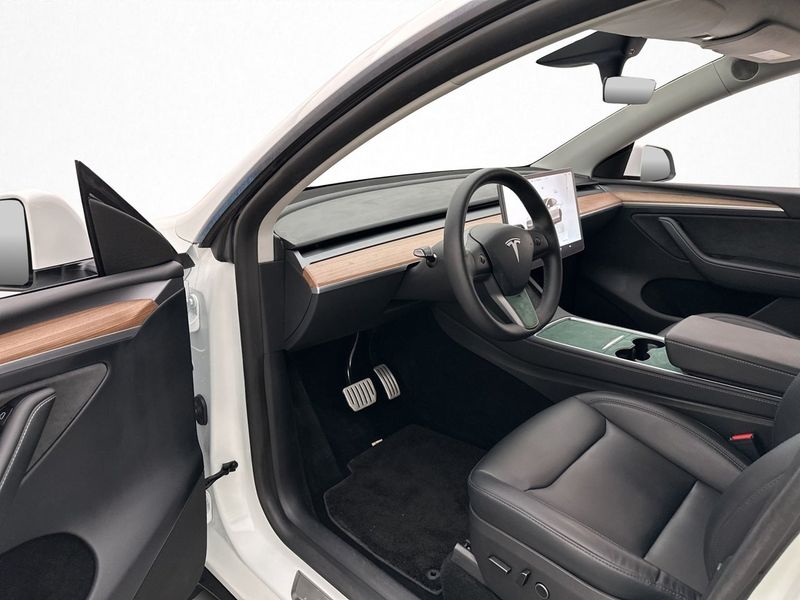 Tesla Model Y bild 13