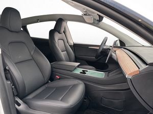 Tesla Model Y bild 15