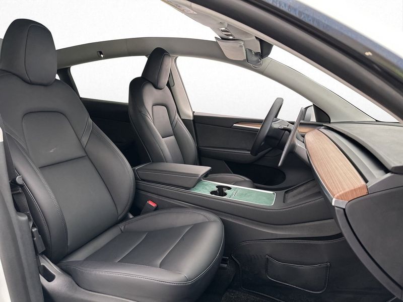 Tesla Model Y bild 15