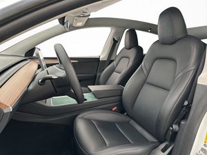 Tesla Model Y bild 14