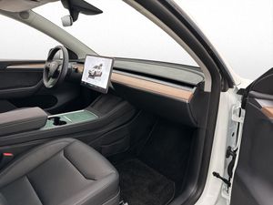 Tesla Model Y bild 25