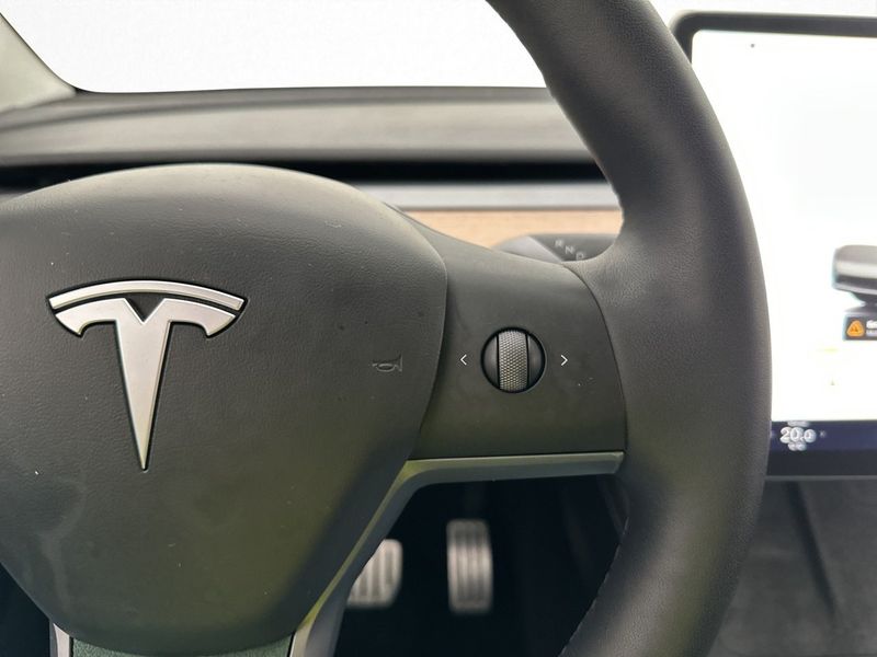 Tesla Model Y bild 20