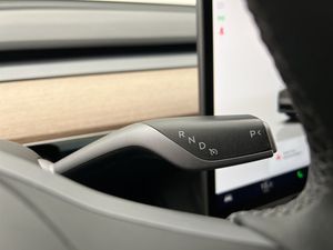 Tesla Model Y bild 24