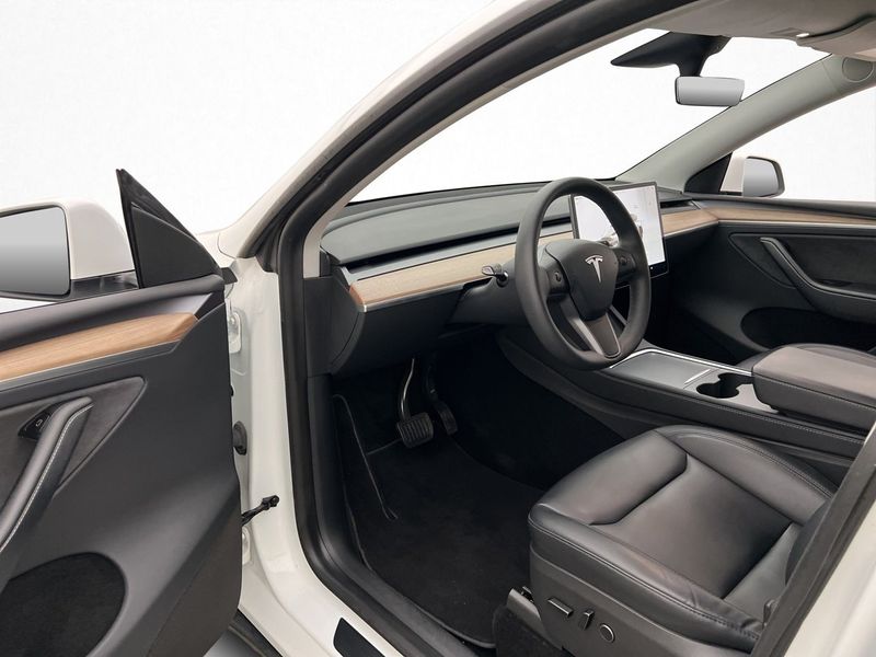 Tesla Model Y bild 15