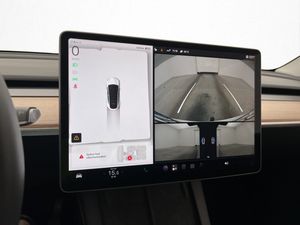 Tesla Model Y bild 25