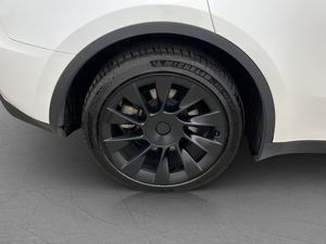 Tesla Model Y bild 35