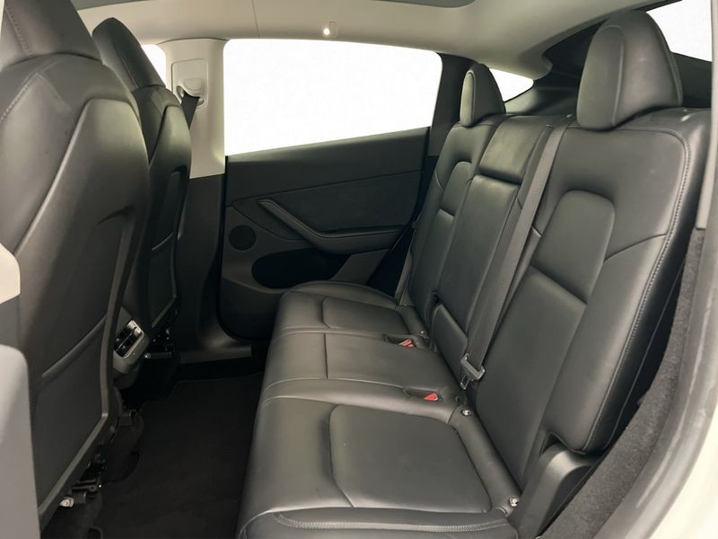 Tesla Model Y bild 18