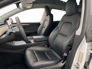 Tesla Model Y bild 16
