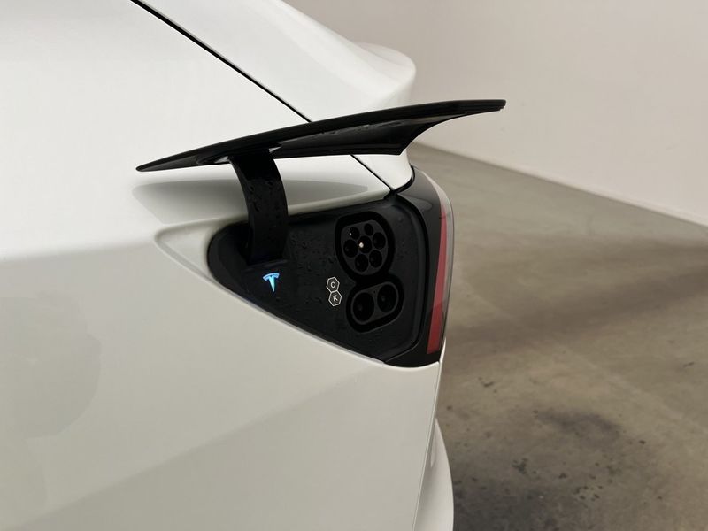 Tesla Model Y bild 11