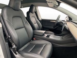 Tesla Model Y bild 17
