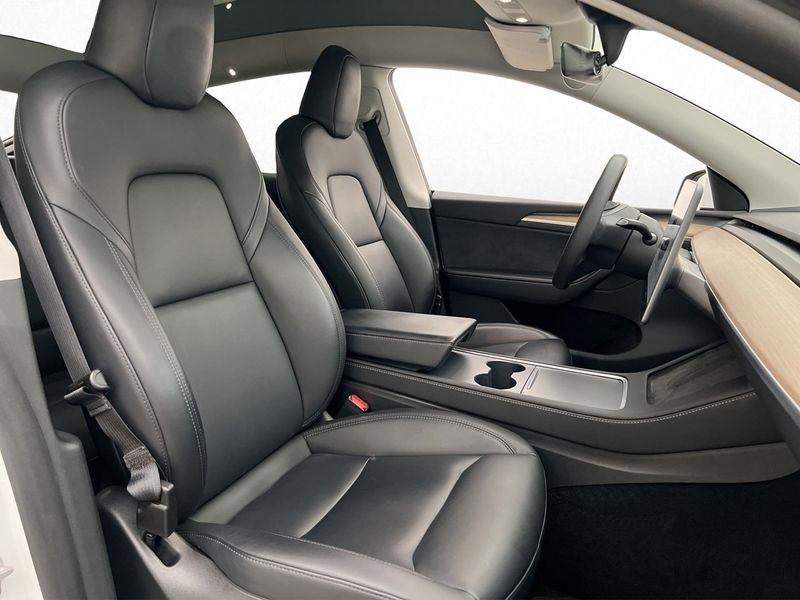 Tesla Model Y bild 17