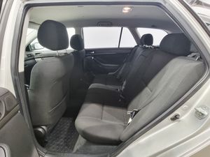 Toyota Avensis bild 8