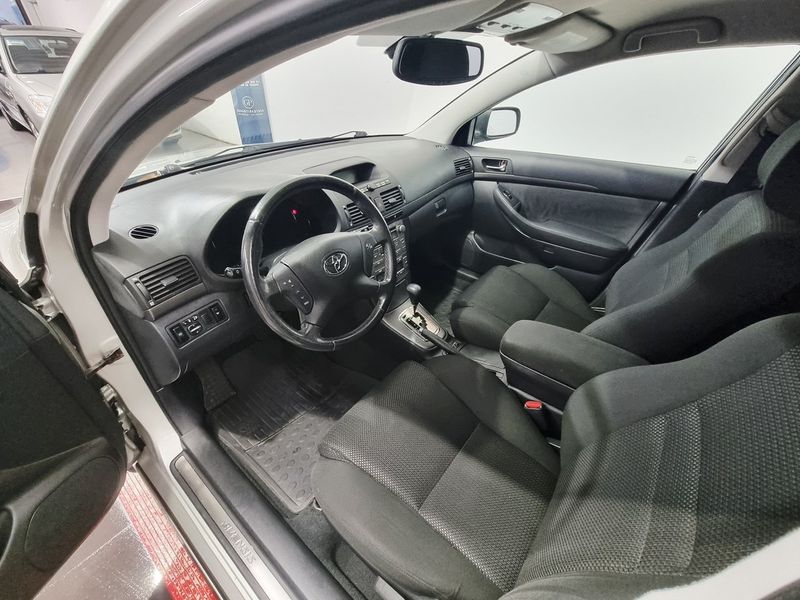 Toyota Avensis bild 6