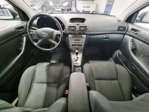 Toyota Avensis bild 12
