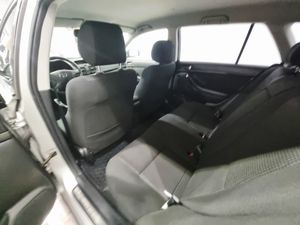 Toyota Avensis bild 10