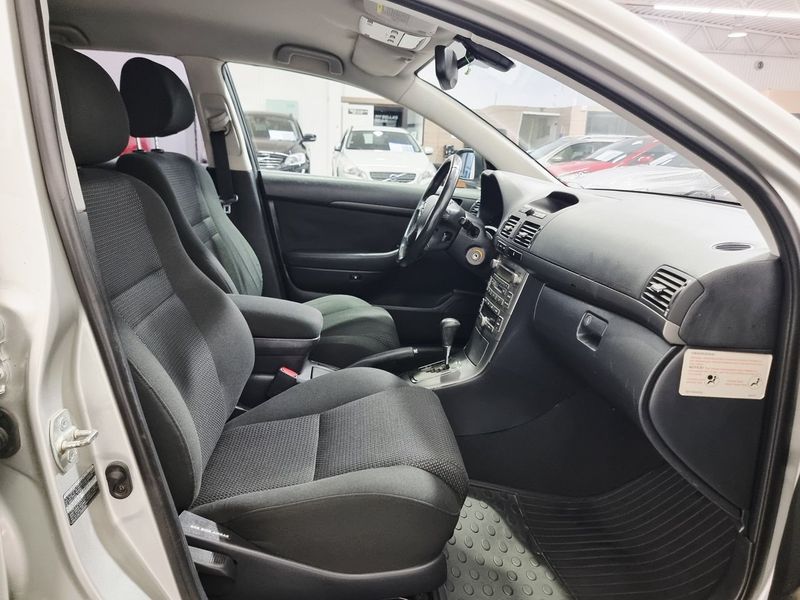 Toyota Avensis bild 18