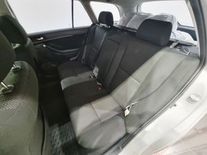 Toyota Avensis bild 9