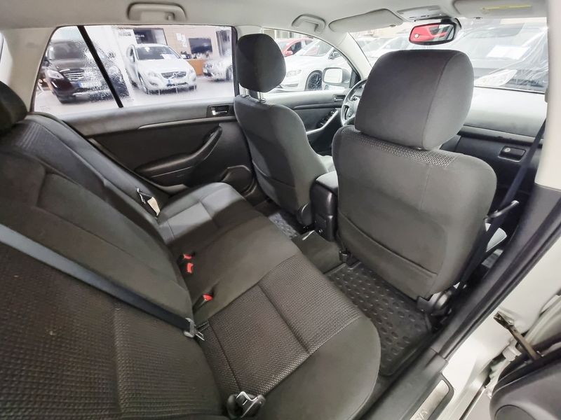 Toyota Avensis bild 22