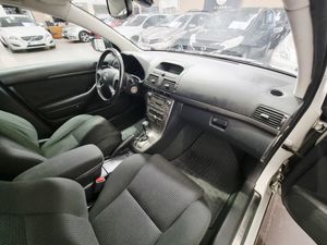 Toyota Avensis bild 19