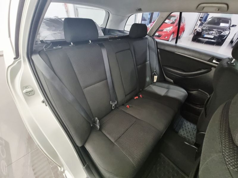 Toyota Avensis bild 23