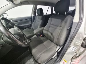 Toyota Avensis bild 7