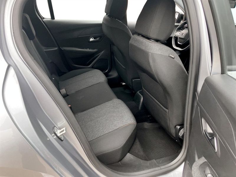 Peugeot 208 bild 12